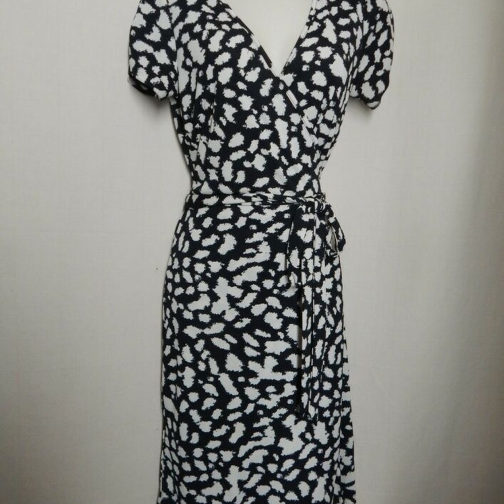 👗Ann Taylor Loft B/W Wrap Dress Size S